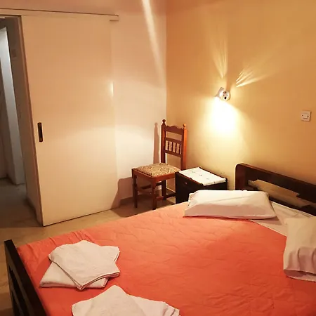 Lodos Hotel Karterados (Santorini)